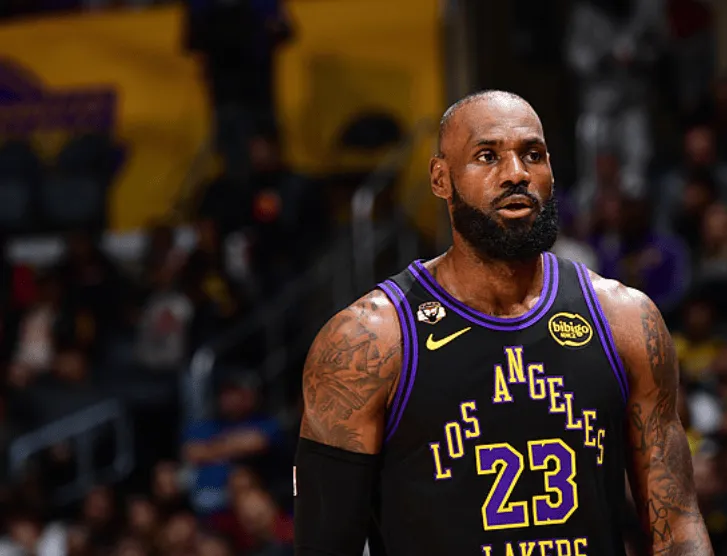 开云官方入口-詹姆斯半场出战16分钟，投篮9中5得到12分4篮板7助攻1盖帽